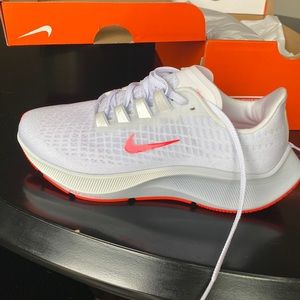 Womens Nike Air Pegasus Zoom 37.